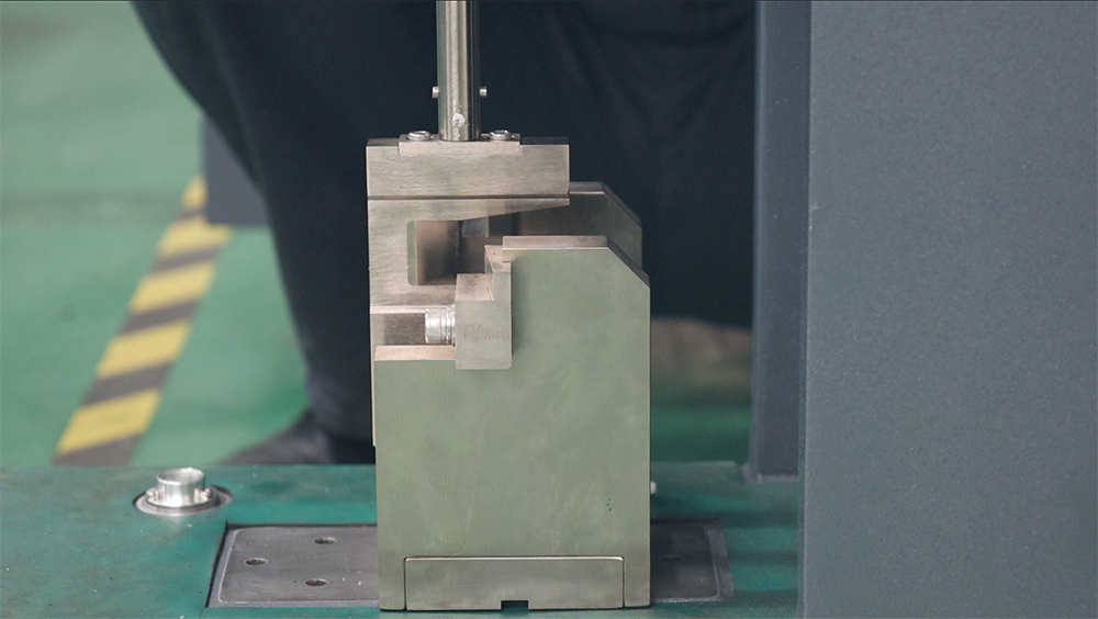 擺錘沖擊試驗機在塑料行業(yè)的應用